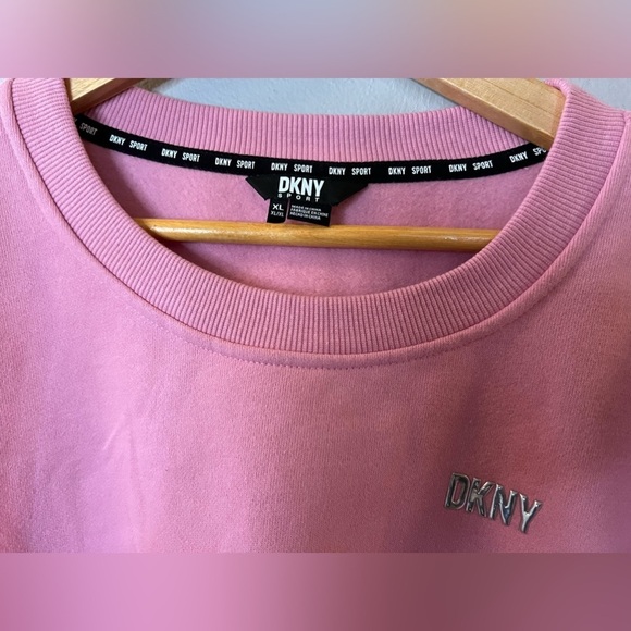DKNY Women Sweatshirt Pullover Metallic Logo Cropped Crewneck Pink Top XL - Picture 6 of 8